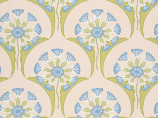 Vrolijk behang met roze, groene en blauw kleuren Hencroft - Blue Primula met bloemen