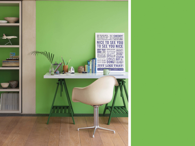 Little Greene - Phthalo Green 199 op de wand in een werkkamer met een bureau