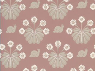 Burges Snail - Rosie is een behang van Little Greene met een donkerroze kleur afgewisseld met witte bloemen en beige slakjes