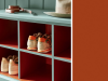 Little Greene - Heat 24 in de vakken van een schoenenkast