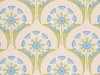 Vrolijk behang met roze, groene en blauw kleuren Hencroft - Blue Primula met bloemen
