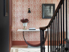 Sfeerfoto Little Greene behang Brook Street - Etruscan in een hal 
