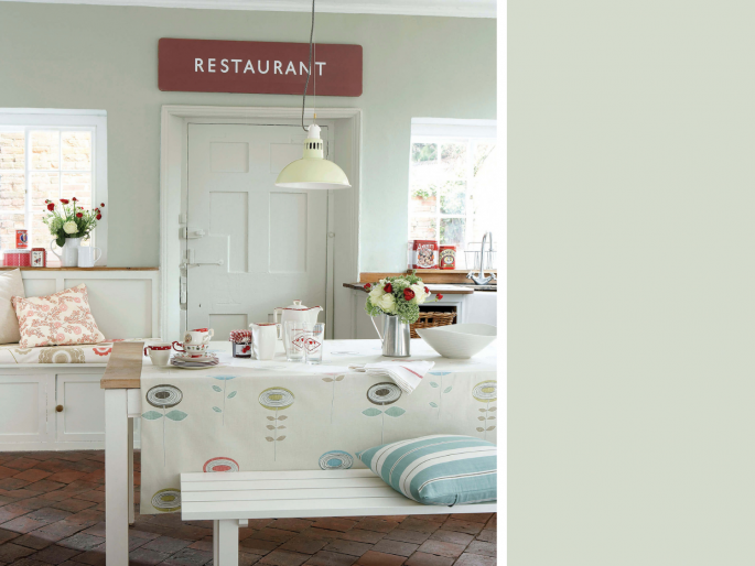 Little Greene - Pearl Colour 100 op de wand boven lambrisering