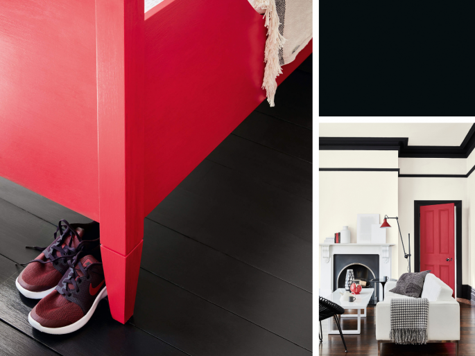 Little Greene - Jack Black 119 op de houten vloer met een rood bed