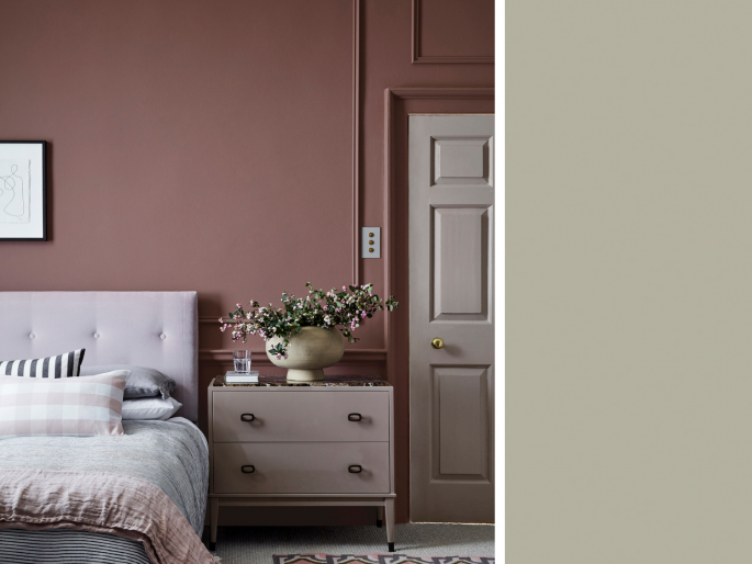 Little Greene - French Grey Dark 163, geschilderd op de deur.