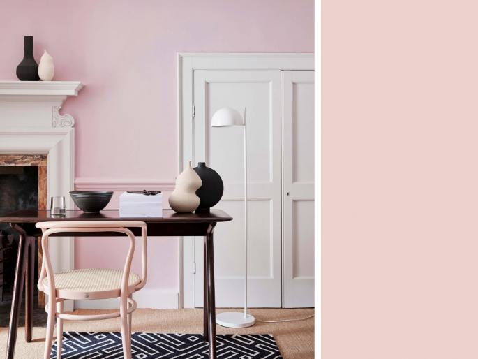 Little Greene - Pink Slip 220 op de wand in oude woning
