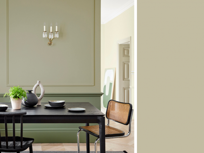 Little Greene - Book Room Green 322 op klassieke wand met sierlijsten