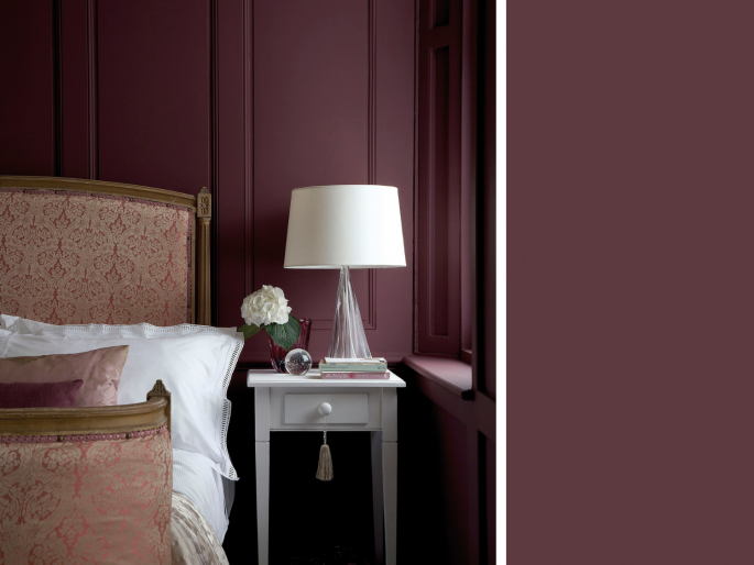 Little Greene - Adventurer 7 op de wand achter bed