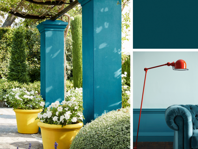 Little Greene - Marine Blue 95 als lambrisering met een oranje lamp