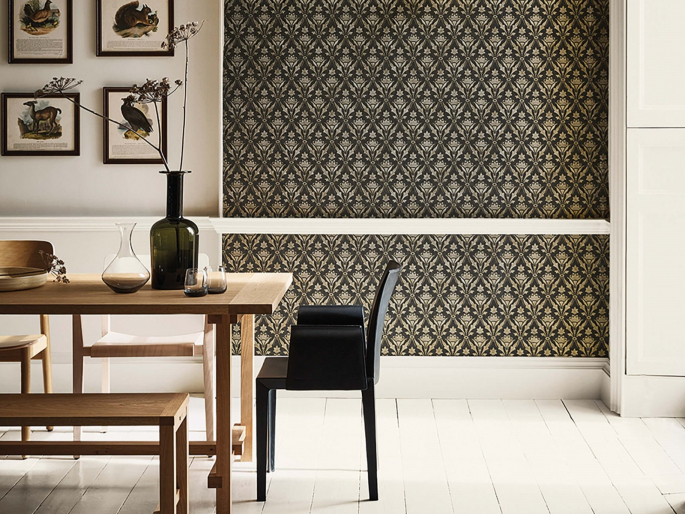 Sfeerfoto Little Greene behang Borough High Street - Stamp met een wit interieur