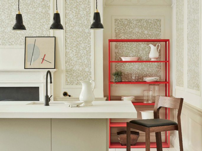 Little Greene behang Briar Rose - Green Stone toegepast in wandkader in een keuken 