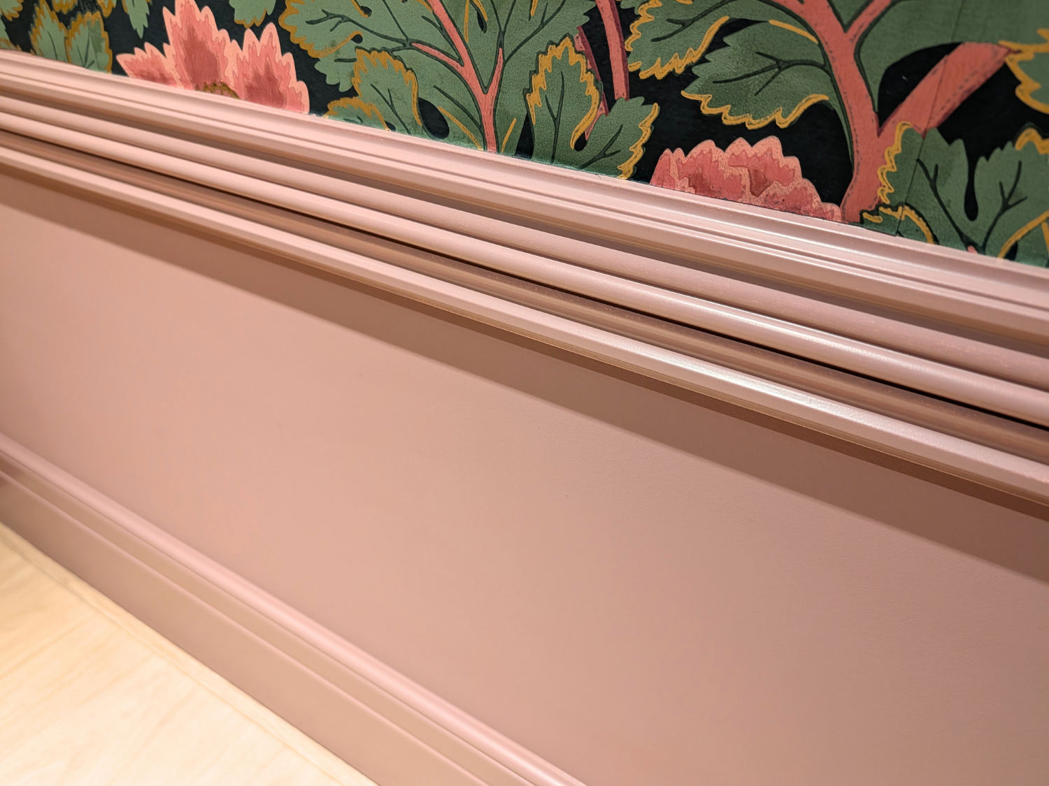 BBTISG Flexibele gemetalliseerde wandsierlijst, roestvrijstalen gouden sierlijst peel and stick voor wanddecoratie, sierlijst, wandafwerking, spiegel meubels kledingkast (50mm*5m